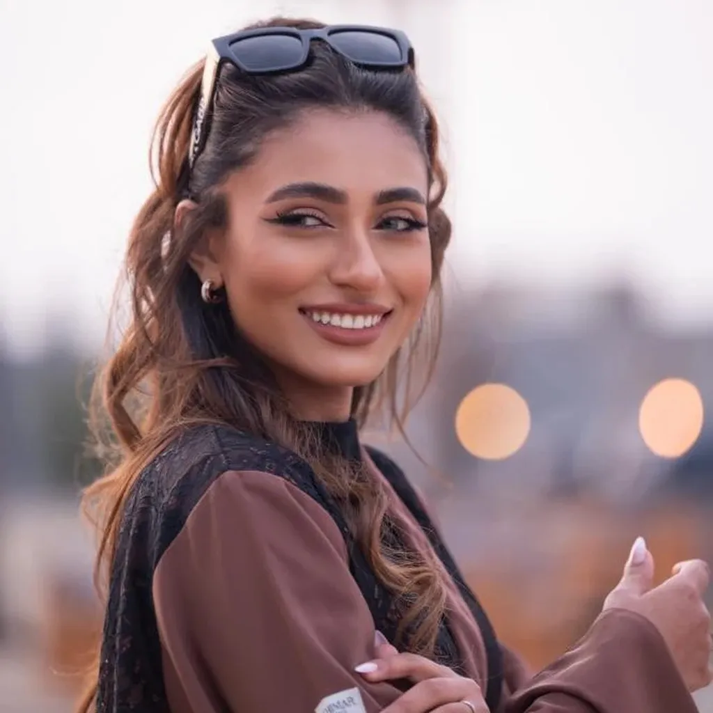 4bc95062-d07b-42ed-8bc9-3df68e038806-665_1024x1024_crop.webp