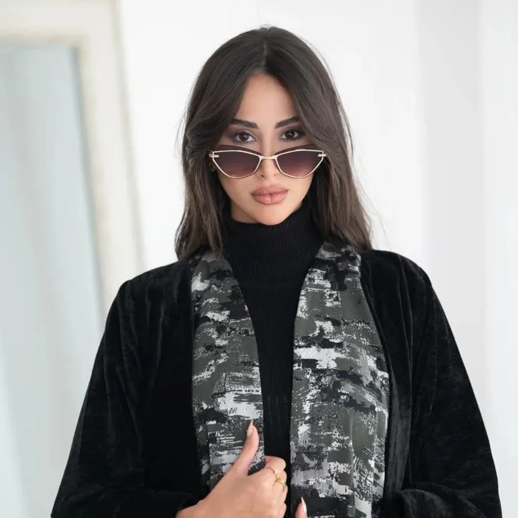 edbe68a0-3d29-4e44-96f4-90269005e0cf-665_1024x1024_crop.webp
