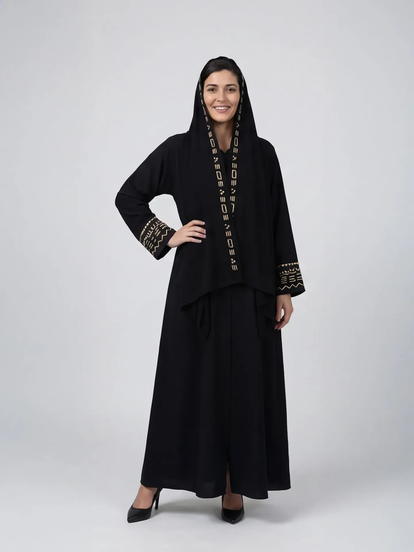 عباية كريب نيدا سوداء بتطريز ذهبي (48, S, دوام)