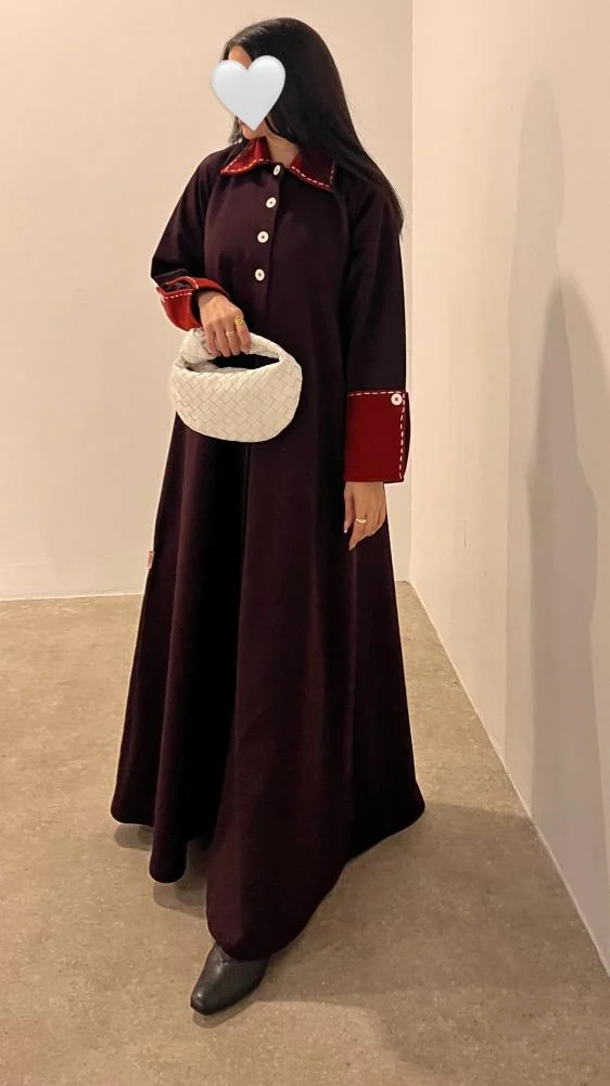 عباية شتوية مبطّنة بياقة وأكمام مطرزة بالصوف يدويًا (48, S, سفر)