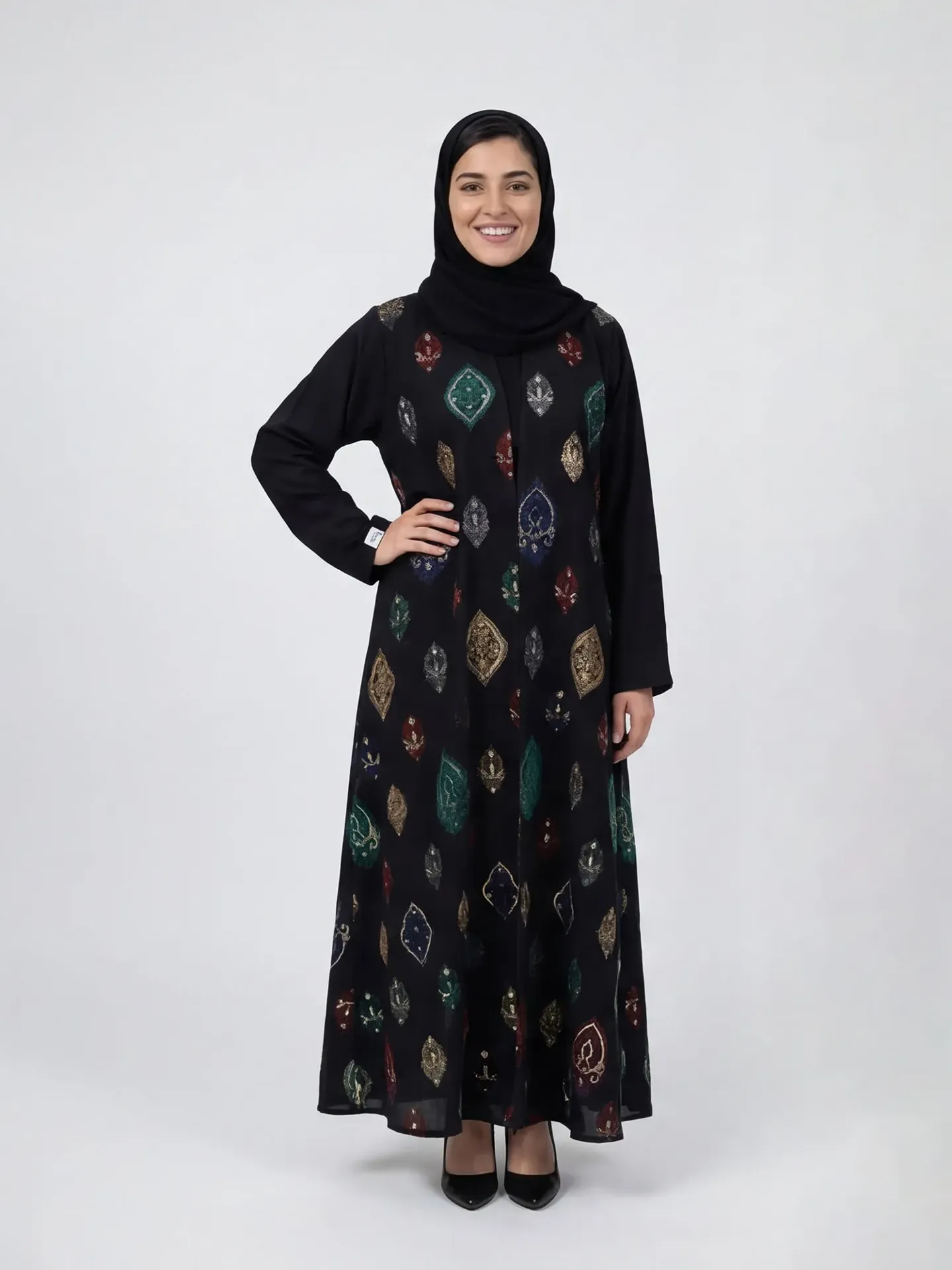  قصة كلاسيكية مفتوحة مزينة بنقوش وزخارف